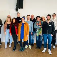 Gruppenfoto bei der Echokammer zum Aktionsplan Jugendbeteiligung im April in Bielefeld