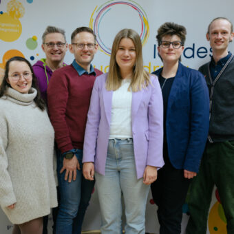 Vorstand seit dem 22.11.2025: Anna Cannavó (DGB Jugend NRW), Ralf Steigels (Sportjugend NRW), Björn Krause-Franz (rdp nrw), Annika Jülich (BDKJ NRW), Marei Schmoliner (AEJ NRW) und Tobias Branahl (SJD - Die Falken LV NRW) (v.l.n.r.)